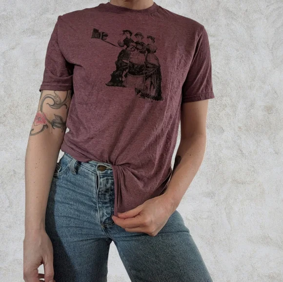 🌈Victorian Selfie Graphic Unisex Purple Short Sleeve Cotton Oversize Tee M - Picture 2 of 8